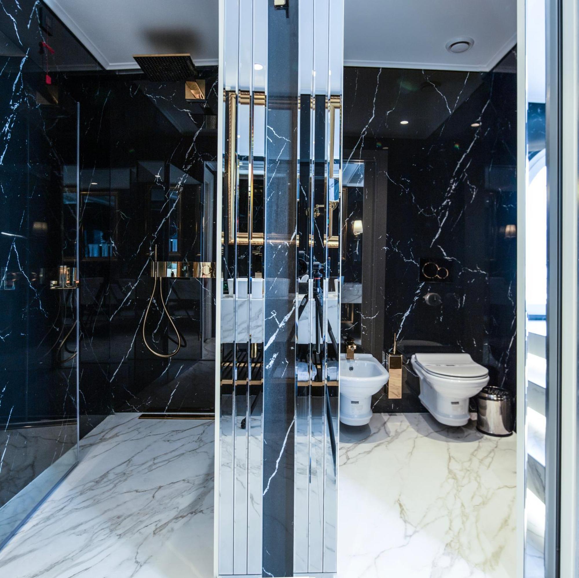 Xheko Imperial Luxury Hotel & Spa 地拉那 外观 照片 Bathroom