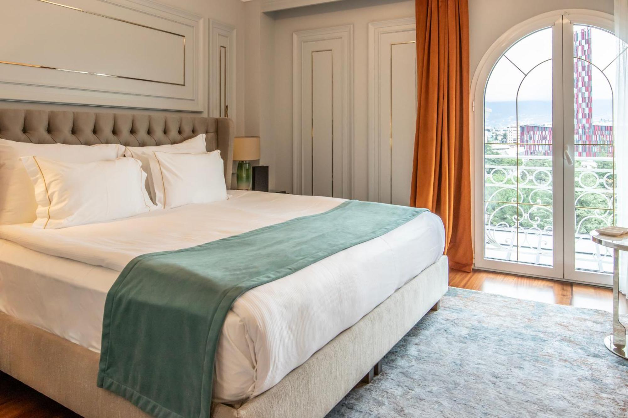 Xheko Imperial Luxury Hotel & Spa 地拉那 外观 照片 A bedroom at the hotel