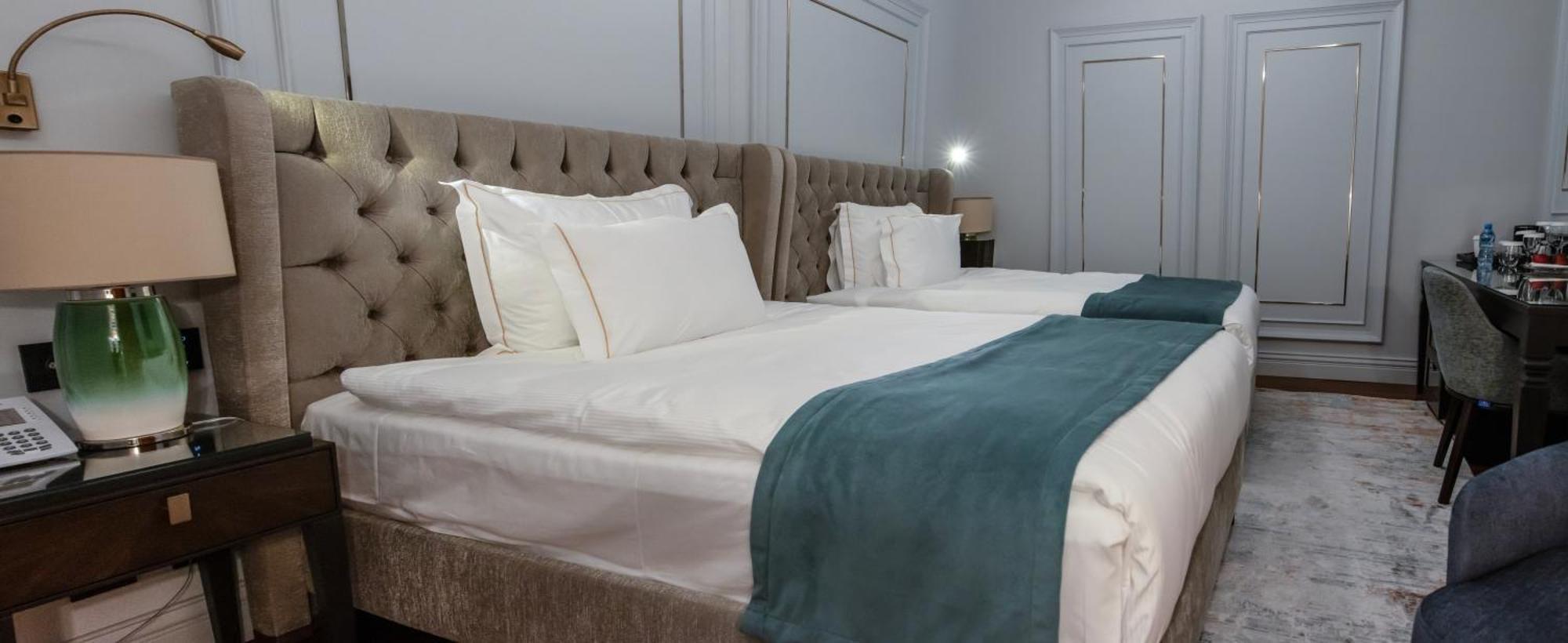 Xheko Imperial Luxury Hotel & Spa 地拉那 外观 照片 A bed