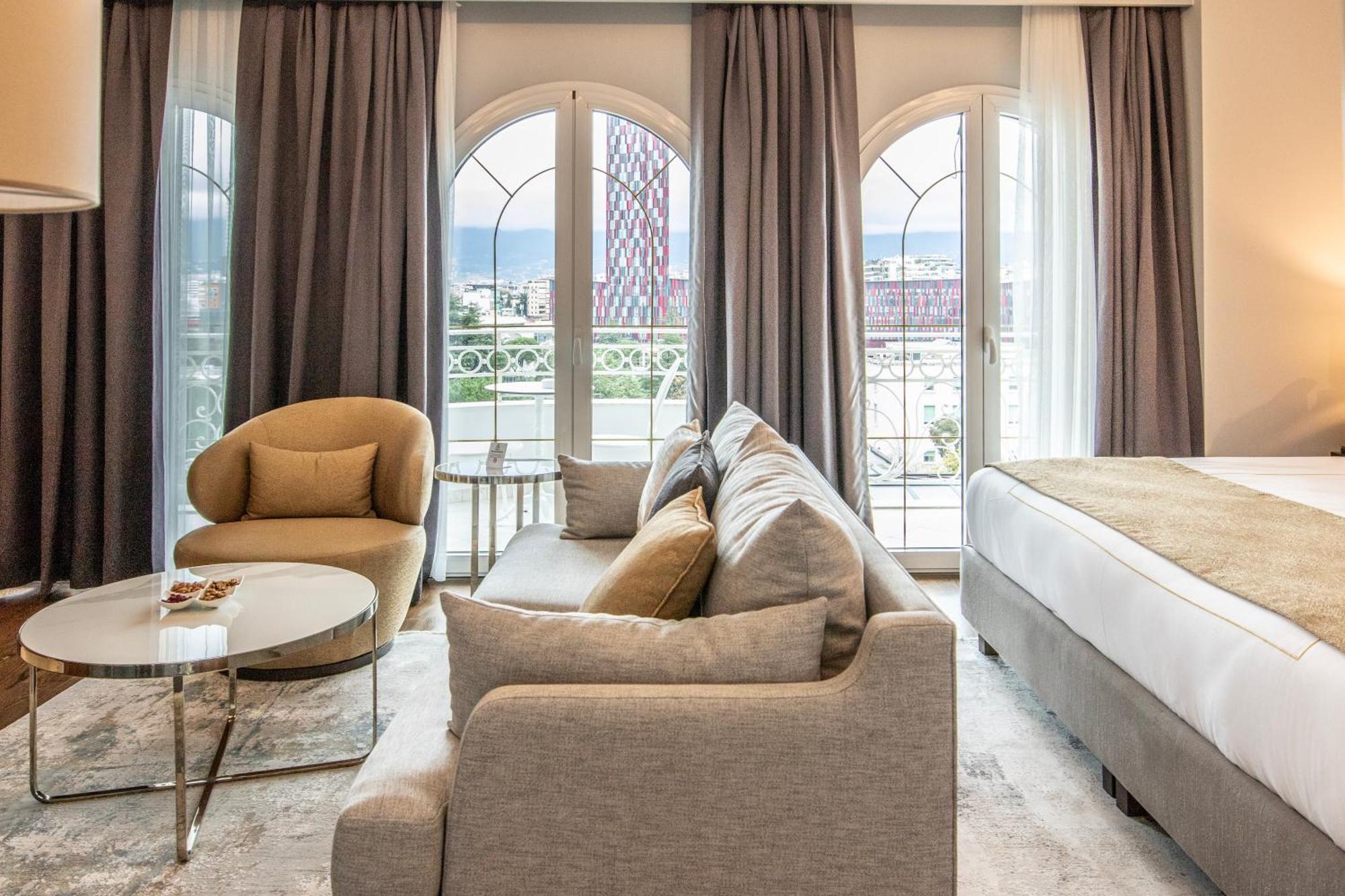 Xheko Imperial Luxury Hotel & Spa 地拉那 外观 照片 A suite at the hotel
