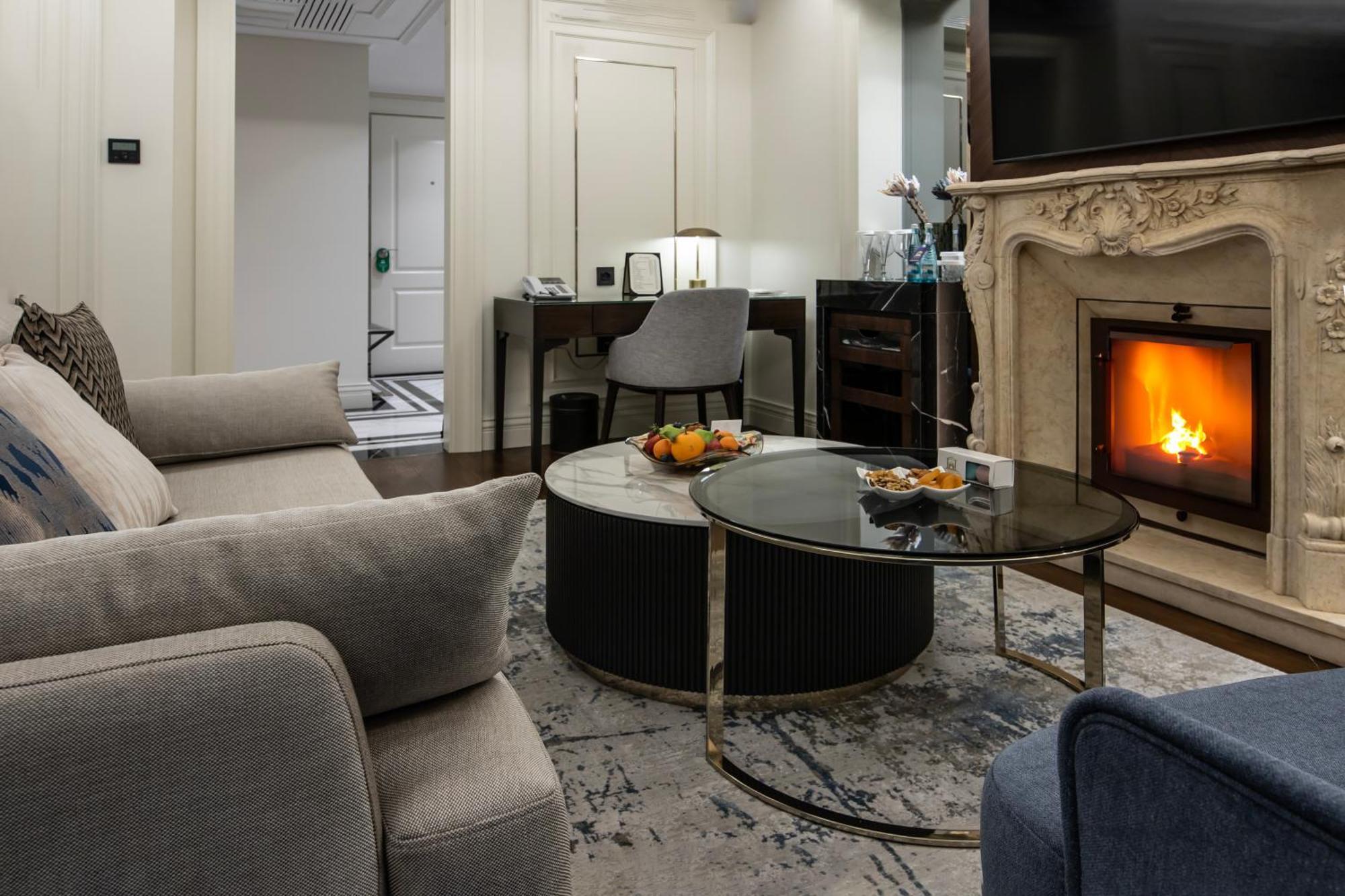 Xheko Imperial Luxury Hotel & Spa 地拉那 外观 照片 A living room in a suite at the Ritz-Carlton, Moscow